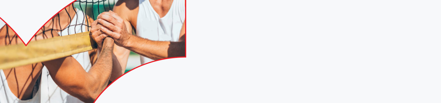 Spieler geben sich die Hand nach dem Beach Volleyball Match - Salesforce Erfolgsgeschichten mit Nexell